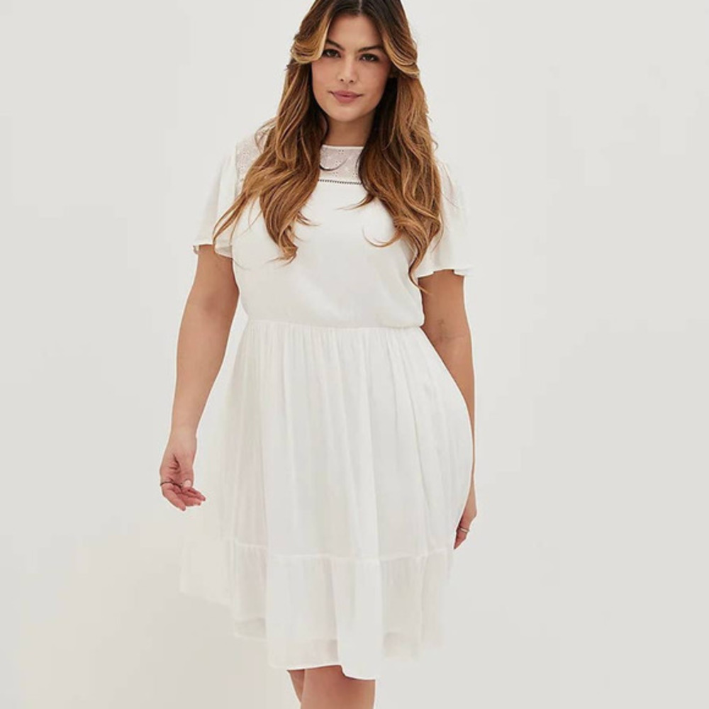 New‎ Torrid 1 (1X 14/16) White Flutter Sleeve Gauze & Eyelet Lace Skater Dress